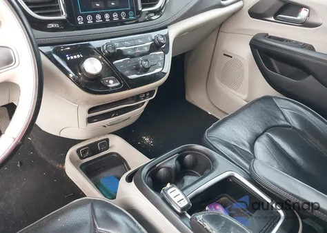 2018 Chrysler Pacifica Hybrid Limited z USA, uszkodzony, nr VIN 2C4RC1N71JR213413